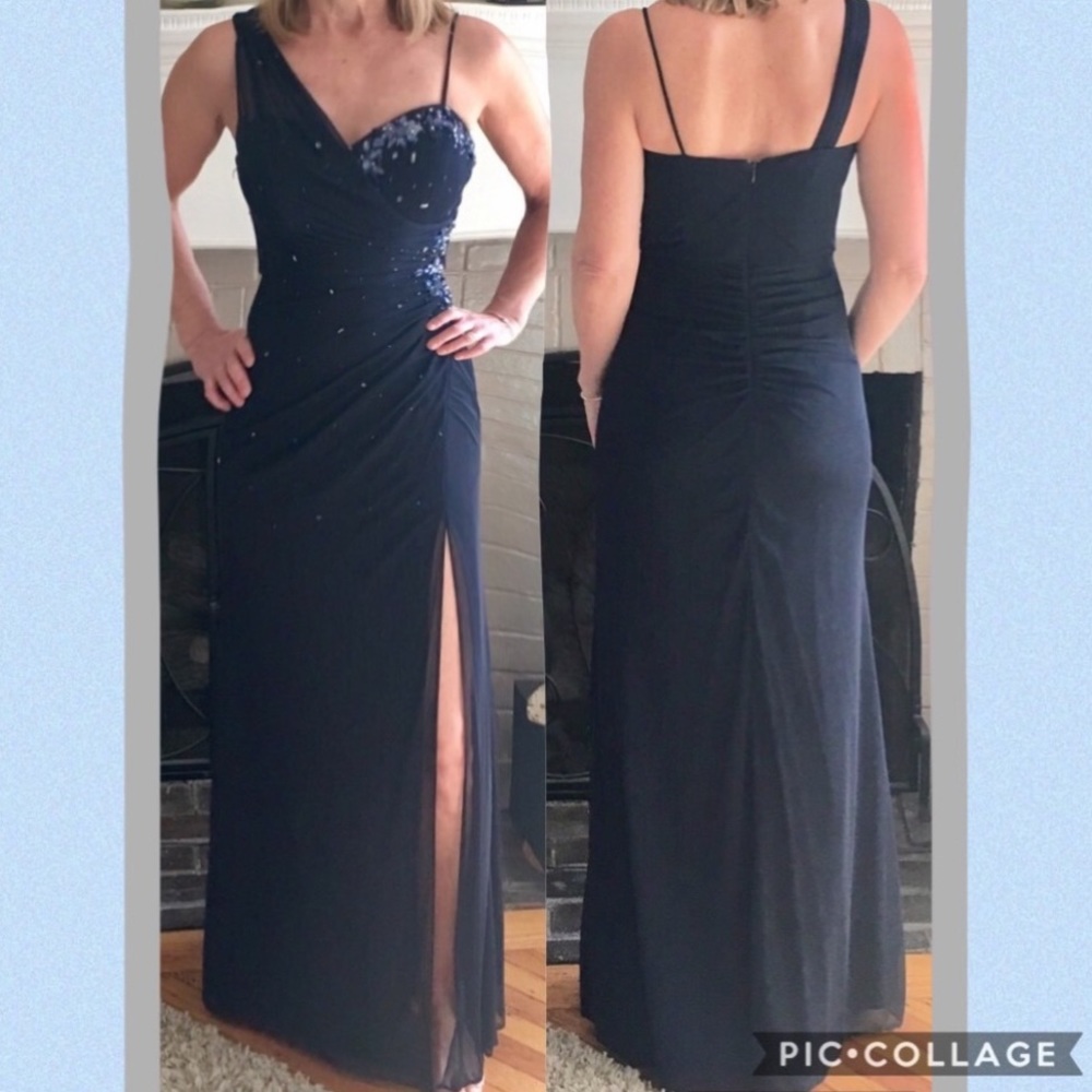CLEAR OUT!💃Blue Beaded Gown size 4